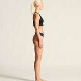 Active String W-Black