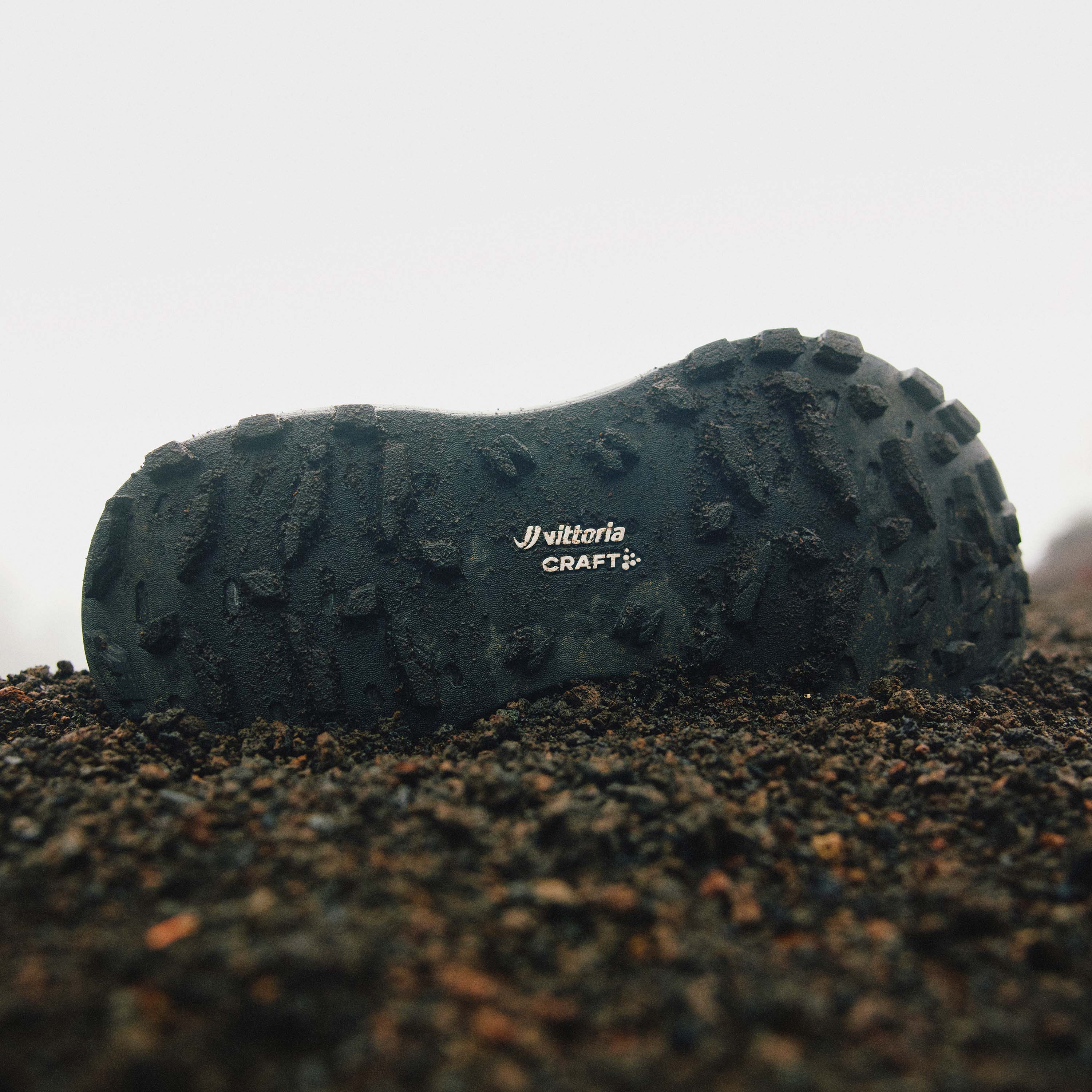 Tread pattern of a shoe sole with Craft branding on a dirt background